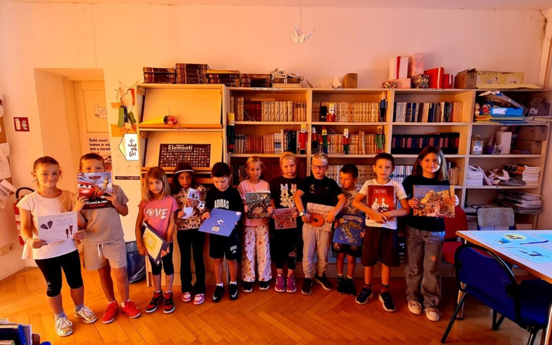 Posjet prvašića školskoj knjižnici